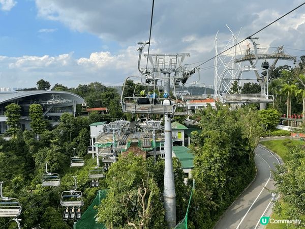 新加坡的環球影城很好玩，過山車很刺激。老巴剎的串燒也很好食香...