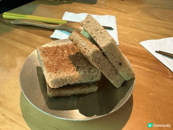 尖沙咀峇里堂。成日行過未上去過開餐，又一驚喜。印尼炒飯，嘉央...