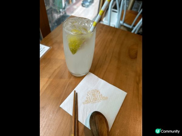 尖沙咀峇里堂。成日行過未上去過開餐，又一驚喜。印尼炒飯，嘉央...