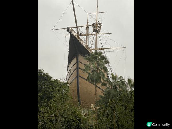 深圳華僑城好好逛，有少許半山感覺，細雨下有一種愜意，小店很別...