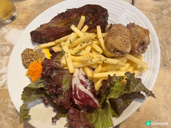 這是在福岡吃的瑪格麗特pizza，四重芝士pizza和和烤豬...