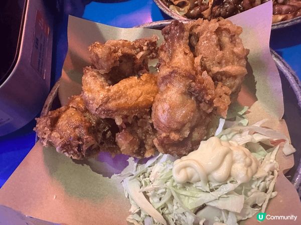 這間hoo韓國包車，相片分係街頭魚糕串串、炸雞及招牌炒章魚。...