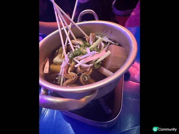 這間hoo韓國包車，相片分係街頭魚糕串串、炸雞及招牌炒章魚。...