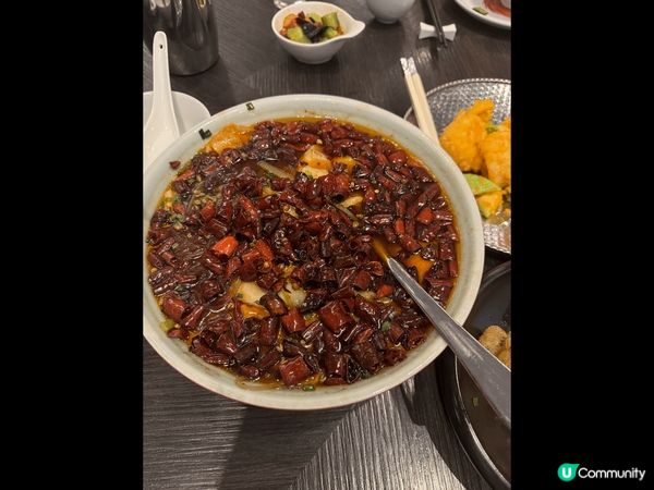 北京樓美食，經典片皮鴨非常之吸引，再加上其他川菜及廣東菜式，...