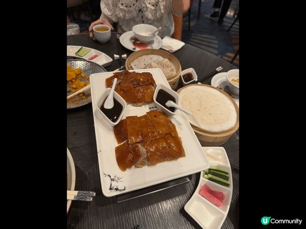 北京樓美食，經典片皮鴨非常之吸引，再加上其他川菜及廣東菜式，...