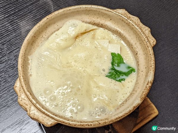 日本的湯葉料理是一種獨特的美食，主要由大豆製成，特別是在豆腐...