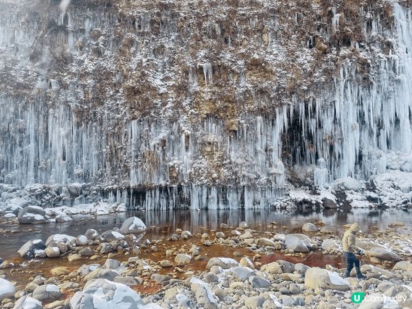 冬日之中部，白雪皚皚，在雪松和古村間以腳步丈量冰冷天地，每一...