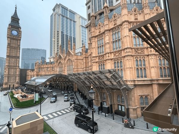 澳門真係好靚，保留好多萄式建築物，晚上亮起燈時，更美。到處也...