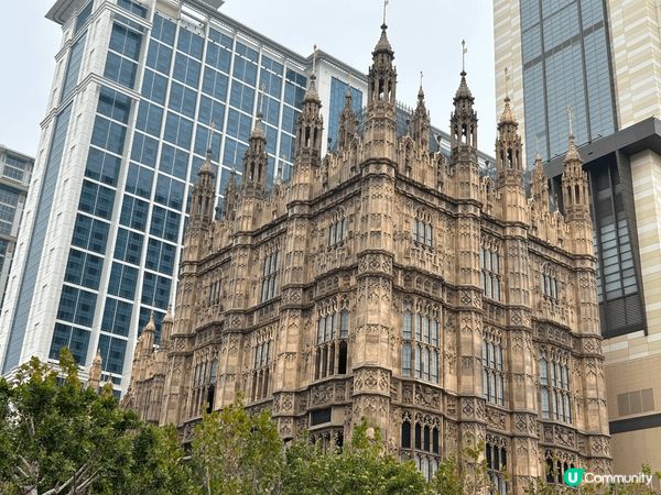 澳門真係好靚，保留好多萄式建築物，晚上亮起燈時，更美。到處也...