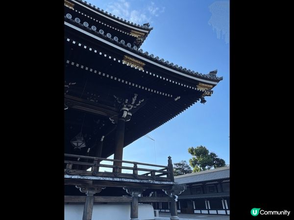東本願寺位於鄰近京都車站的烏丸六條。以世界最大規模的木造建築...