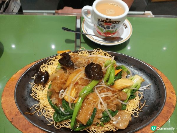 最簡單的食物亦是最考驗廚師的功夫，好像這碟羅漢齋炒麵，麵底要...