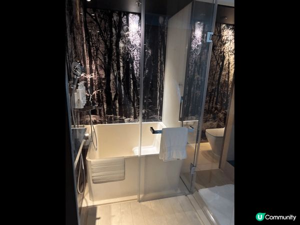 海洋公園萬豪酒店。超級大泳池可以暢遊並且可以看到日落值得一去...