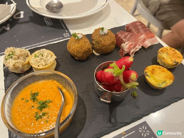 Odelice 位於沙田新城市廣場嘅分店採用了半開放式設計，...