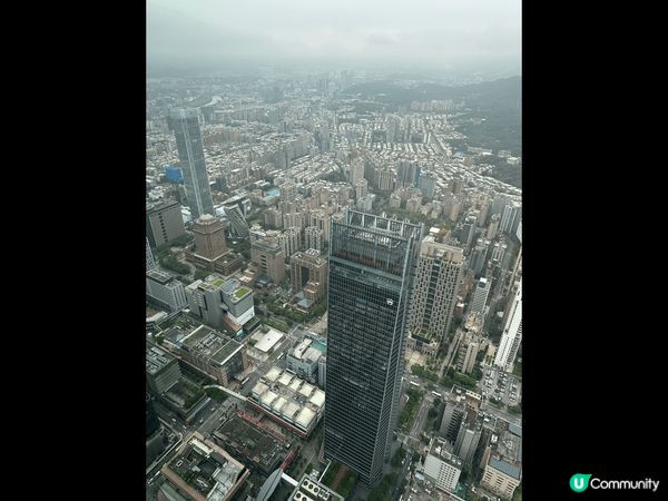 饗A Joy，全台最貴自助餐！位置在101裡面的餐廳，由於海...