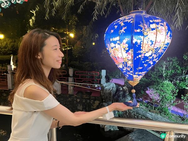 圖一：黃大仙寺廟，中秋彩燈晚會，能夠在夜晚進入寺廟祈福是難得...