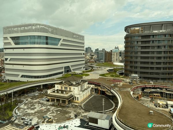 原來台灣高雄都有好多旅遊景點，例如：駁二、旗津、六合夜市等…...