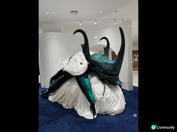 深圳南山區萬象天地的巨人展覽，如同置身在大人國與小人國的故事...