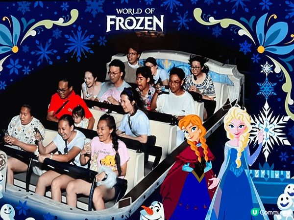 這些相片記錄了兒子第一次到香港迪士尼遊玩的花絮，兒子最喜歡玩...