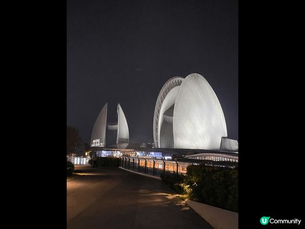 本人喜歡海景，珠海出名的圖一日月貝，圖二漁女，而且珠海飲食消...