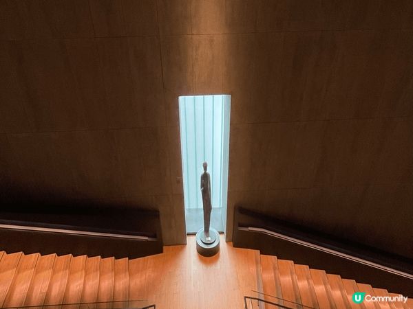 雅昌（深圳）藝術中心位於深圳市南山區，是全球首創的博物館式藝...