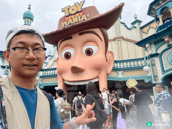 東京迪士尼是一個夢幻的樂園，充滿了歡樂與魔法。無論是可愛的角...