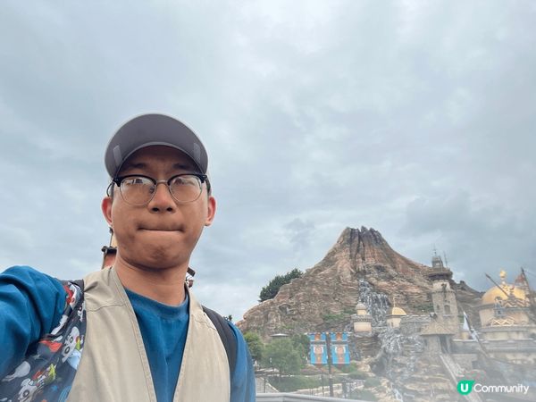 東京迪士尼是一個夢幻的樂園，充滿了歡樂與魔法。無論是可愛的角...