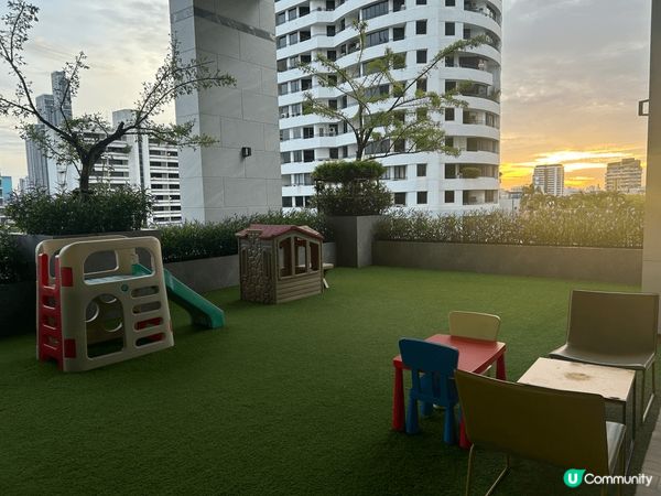 曼谷市中心旅店交通方面近thonglor地鐵站有藍球埸日本浸...