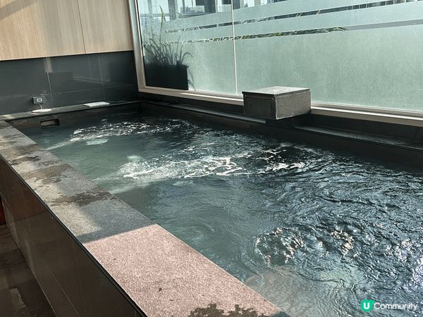 曼谷市中心旅店交通方面近thonglor地鐵站有藍球埸日本浸...