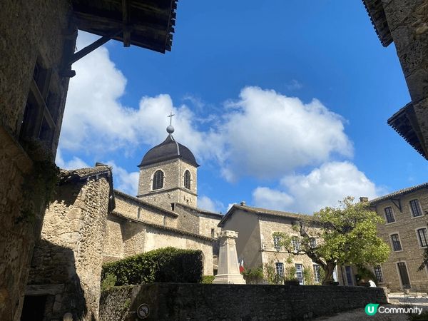 天色氣朗，寧靜的街道，古舊的建築物，讓我感到身心舒暢，洗滌了...