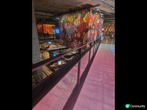 曼谷新商場Emsphere, 由BTS行過去已係兩邊綠植物，...