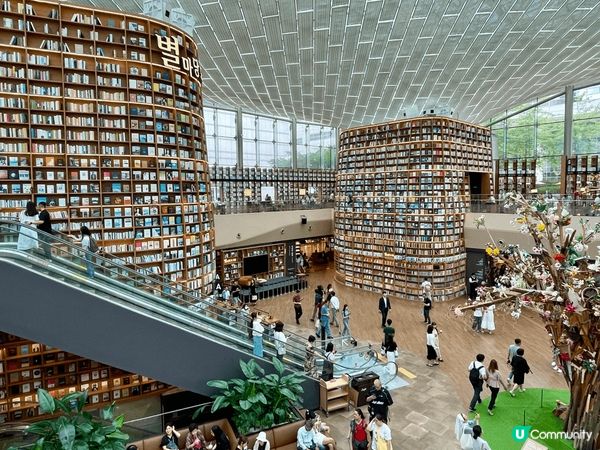 這個是韓國首爾的星空圖書館，雖然說是圖書館，但是它是位於一個...