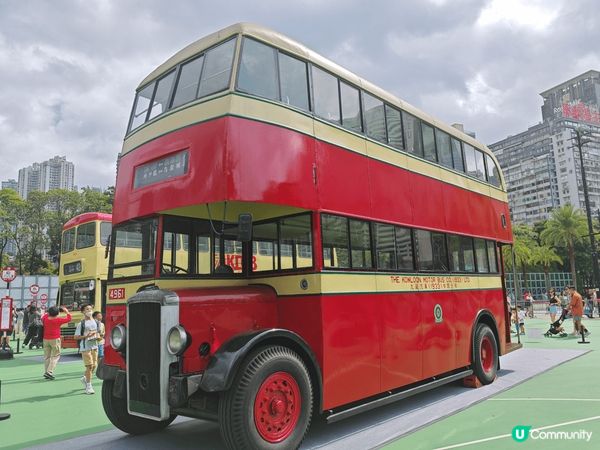 國慶75周年巴士巡遊暨展覽回顧巴士在公共交通系統重要角色，八...