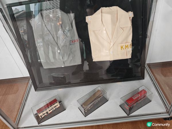 國慶75周年巴士巡遊暨展覽回顧巴士在公共交通系統重要角色，八...