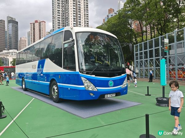 國慶75周年巴士巡遊暨展覽回顧巴士在公共交通系統重要角色，八...