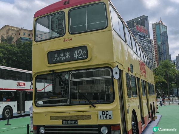 國慶75周年巴士巡遊暨展覽回顧巴士在公共交通系統重要角色，八...