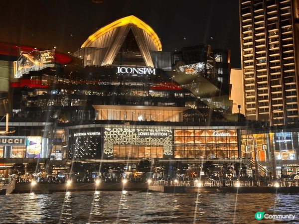 我喜歡曼谷昭披耶公主號遊船，因為它提供壯觀的河景，讓我能在悠...