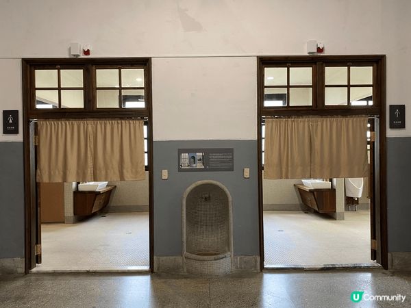 ?到臺北市信義區松山文創園區，前身係煙廠，所以有好大?貨倉，...