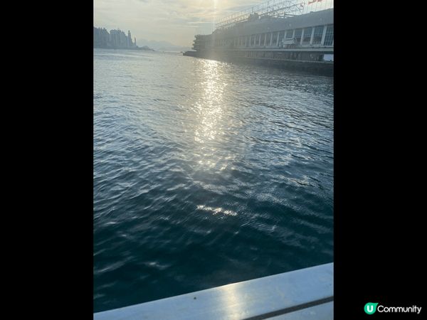 尖沙咀鐘樓的日與夜，對於某些香港人來說，它只是路旁的一個建築...