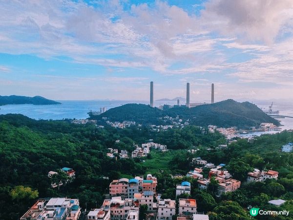 南丫島擁有美麗海灘和壯觀山景，環境寧靜，適合放鬆。當地海鮮美...