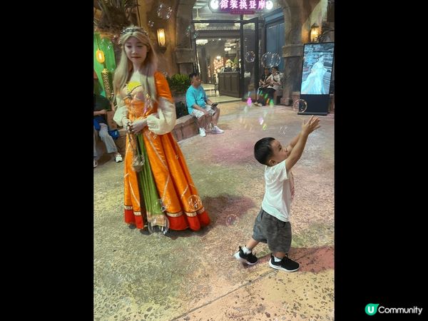 跟旅行團參觀佛山大型景區千古情，入面有歌舞show，不同時段...