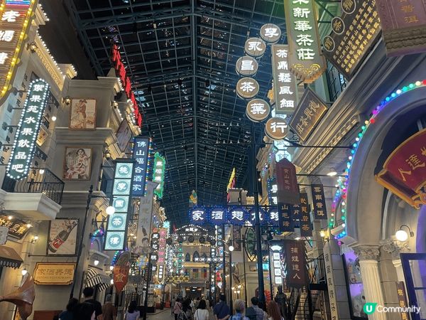 跟旅行團參觀佛山大型景區千古情，入面有歌舞show，不同時段...