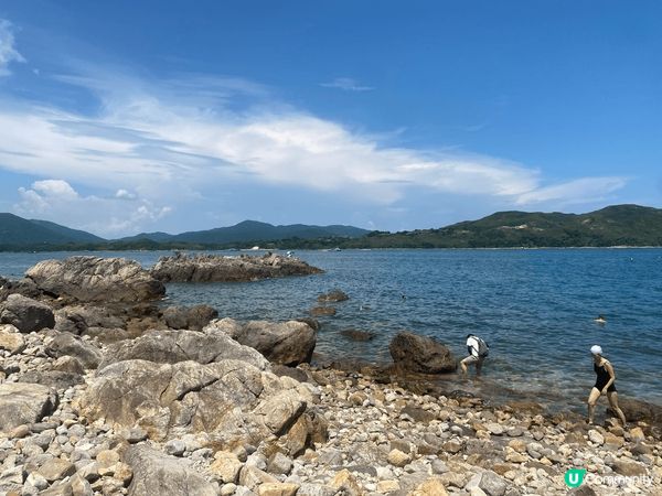 西貢半月灣稱香港最美的沙灘💗清水細沙吸引人氣的泳灘，一定要到...