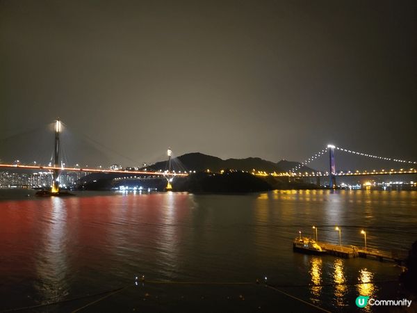 青馬大橋夜景，因大夜，觀景台已關，但沿路亦可欣賞美景，有另一...