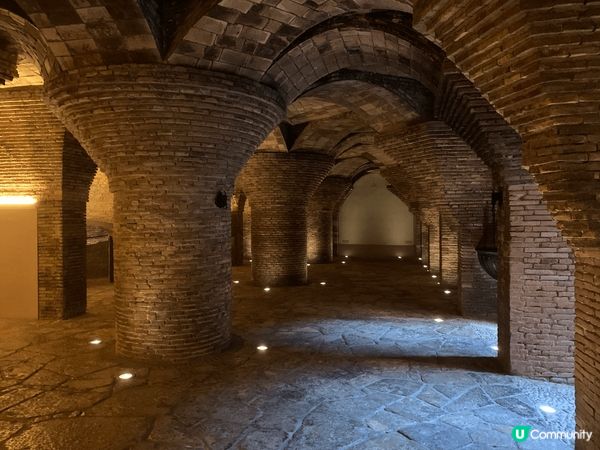 圭爾宮，高第成名作，相比米拉之家更值得買票入場。