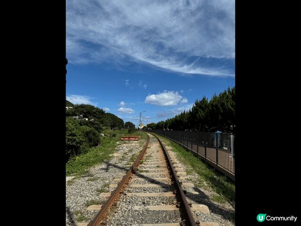 釜山膠囊車是一種獨特的交通工具，為遊客提供便捷的市內移動方式...