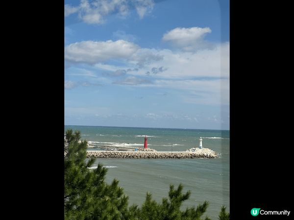 釜山膠囊車是一種獨特的交通工具，為遊客提供便捷的市內移動方式...