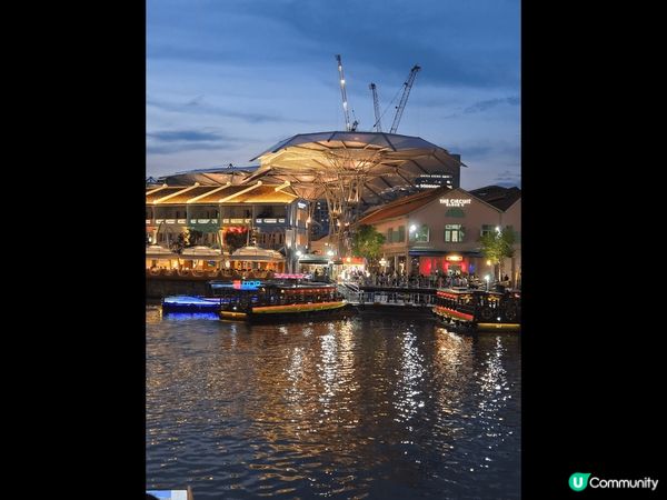 由昔日貨櫃碼頭演變而成的克拉碼頭，集購物餐飲及娛樂於一身。中...