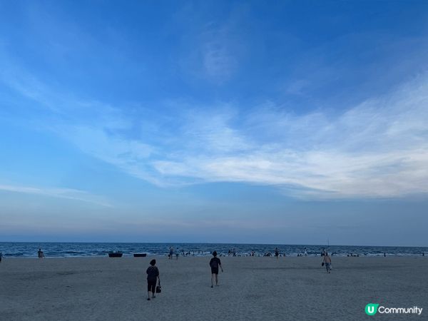 上戴圖片的地方是峴港巴拿山景點之一:美溪沙灘｡這沙灘好大好大...