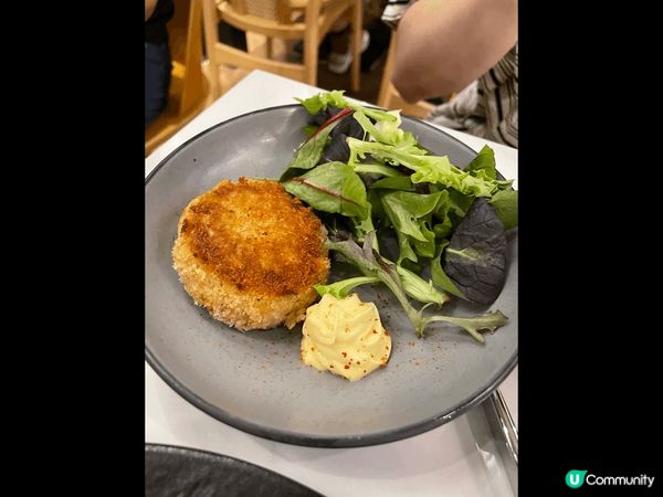 西餐，牛扒5成熟，咬一口滿滿的肉汁流出，令到齒頰留香，配上炸...