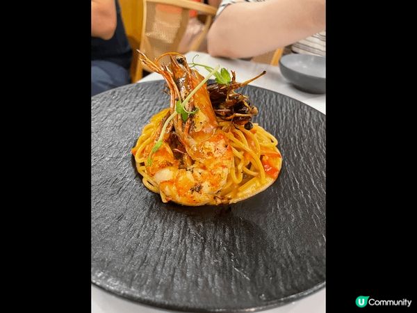 西餐，牛扒5成熟，咬一口滿滿的肉汁流出，令到齒頰留香，配上炸...